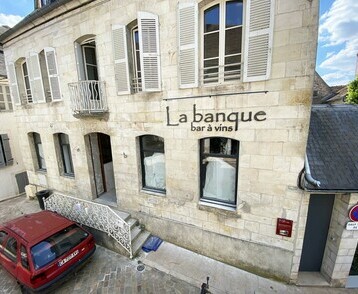 LA BANQUE BAR A VINS